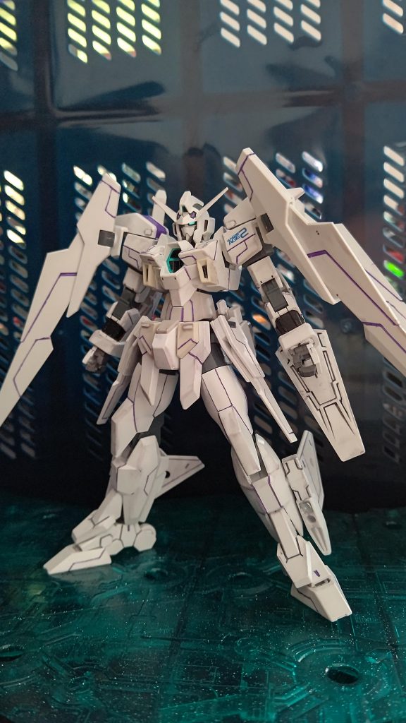 武器なし正面です。脚パーツは30MMパーツと元キットの組み合わせに変更しています。全体的にスジ彫りやプラチップでディテール追加、ガンダムマーカーのガンダムパープルでスミ入れし、デカール、ガンダムマーカークリアーツヤ消しからガンダムマーカーリアルタッチマーカーを使用しました。