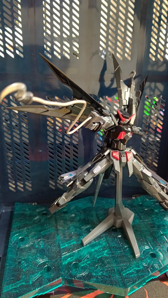 海賊らしい武装、アンカーショット!こちらもガンダムマーカーEXメッキシルバーを使用しました。