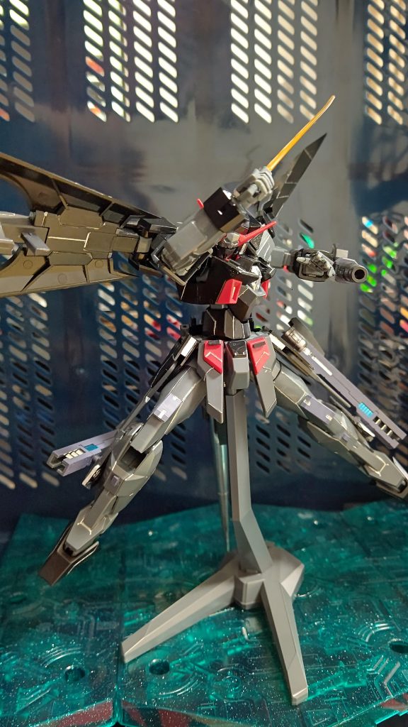 ビームサーベルで斬りかかり、近距離でグレランを撃ち込む!!サーベル刃はクリアオレンジを使用しました。