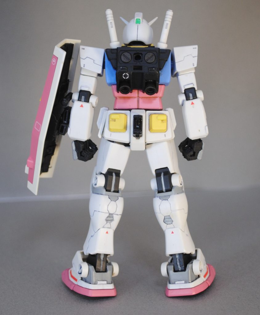 後姿。足のディテールが左右非対称になっておりますね補修部品のリビジョンが違ったのでしょう（笑）。