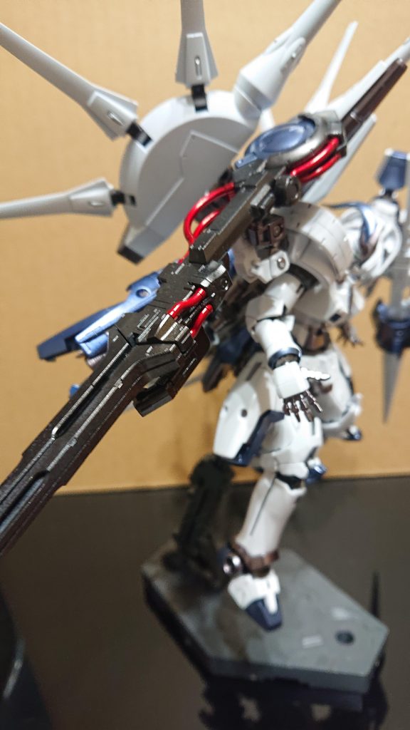 メガキャノンはメタリックブラック、ロイヤルメタレッドを使用。ちなみにトールギス本体のABSパーツもメタリックブラックで塗装してます。