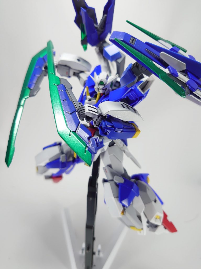 GNシグルブレード剣先を延長し、オリジナルより長いソードになる合体し、巨大なブーメランにもなる