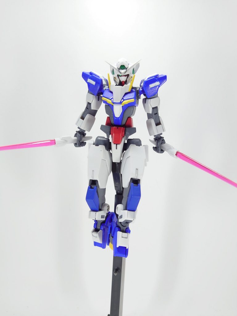 武装は太腿部分のビームサーベル2本のみ