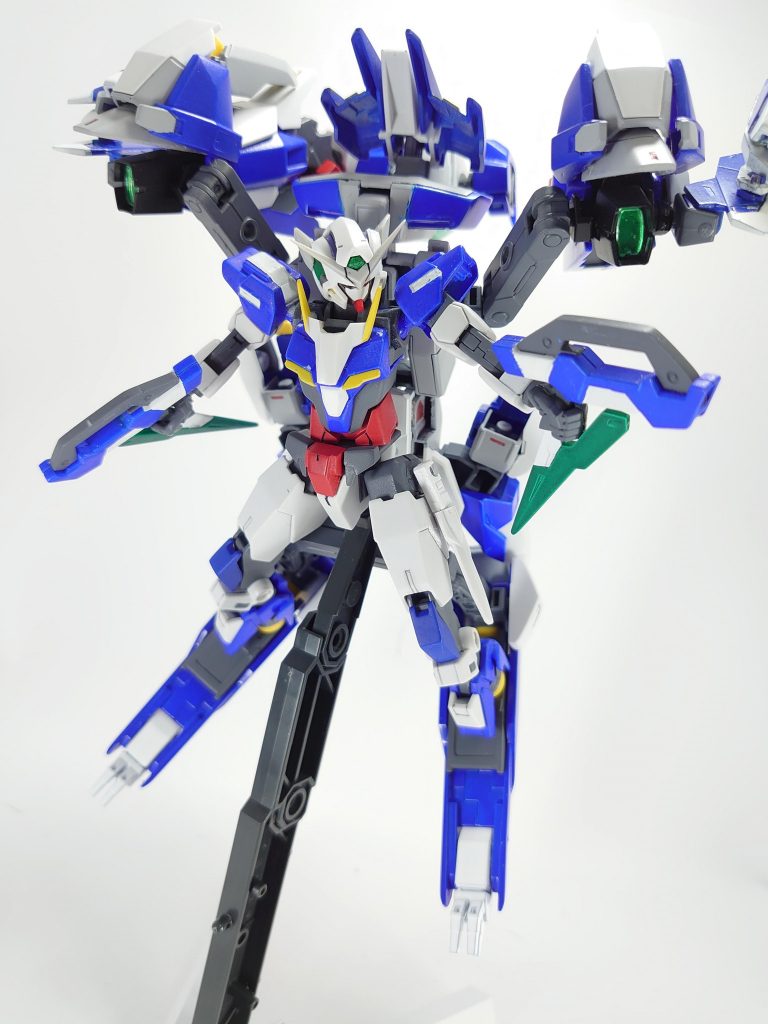 この時、武装はGNキャノン、GNガンブレード、GNクロー、ビームサーベル等多彩に有る