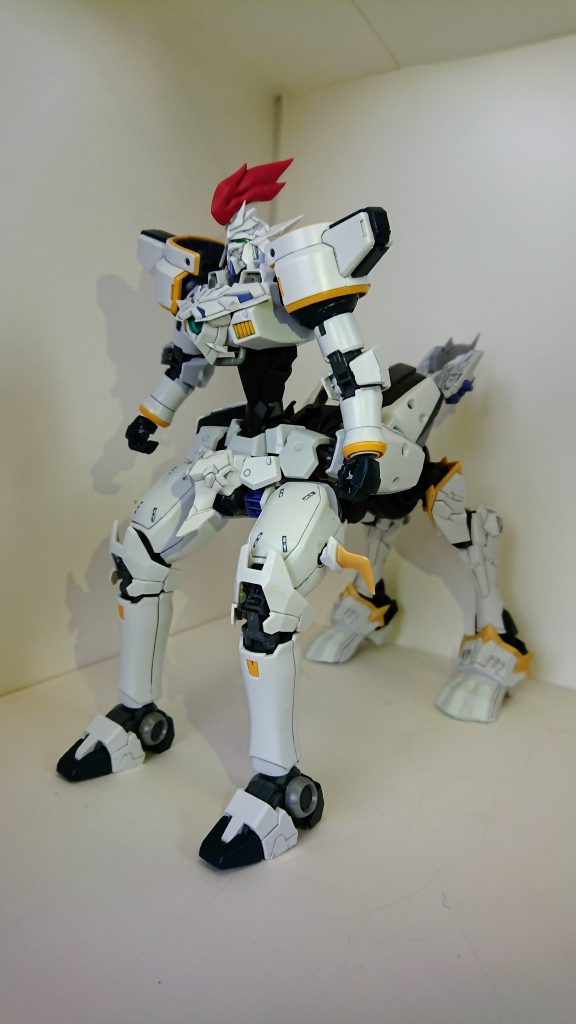 スラスターを全部外しつつも高機動戦闘が可能なように人馬型にしてみました。人馬にしたことでより西洋感が出た気がします。