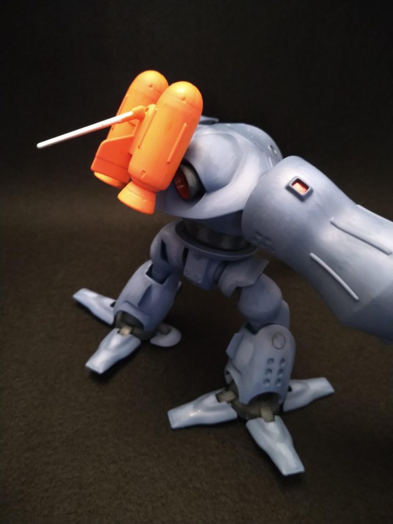 後ろ姿です。ジェットパックのオレンジが際立っています。