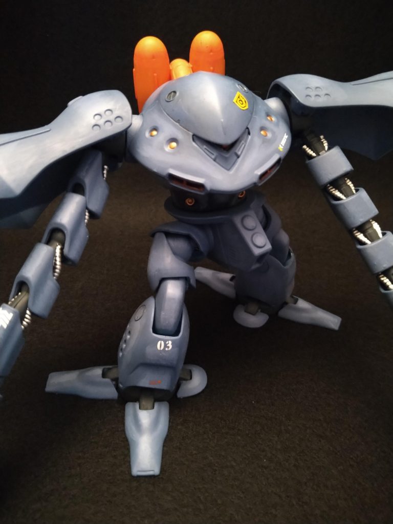 胴体をアップにしました。意外とずんぐりむっくりしてます。