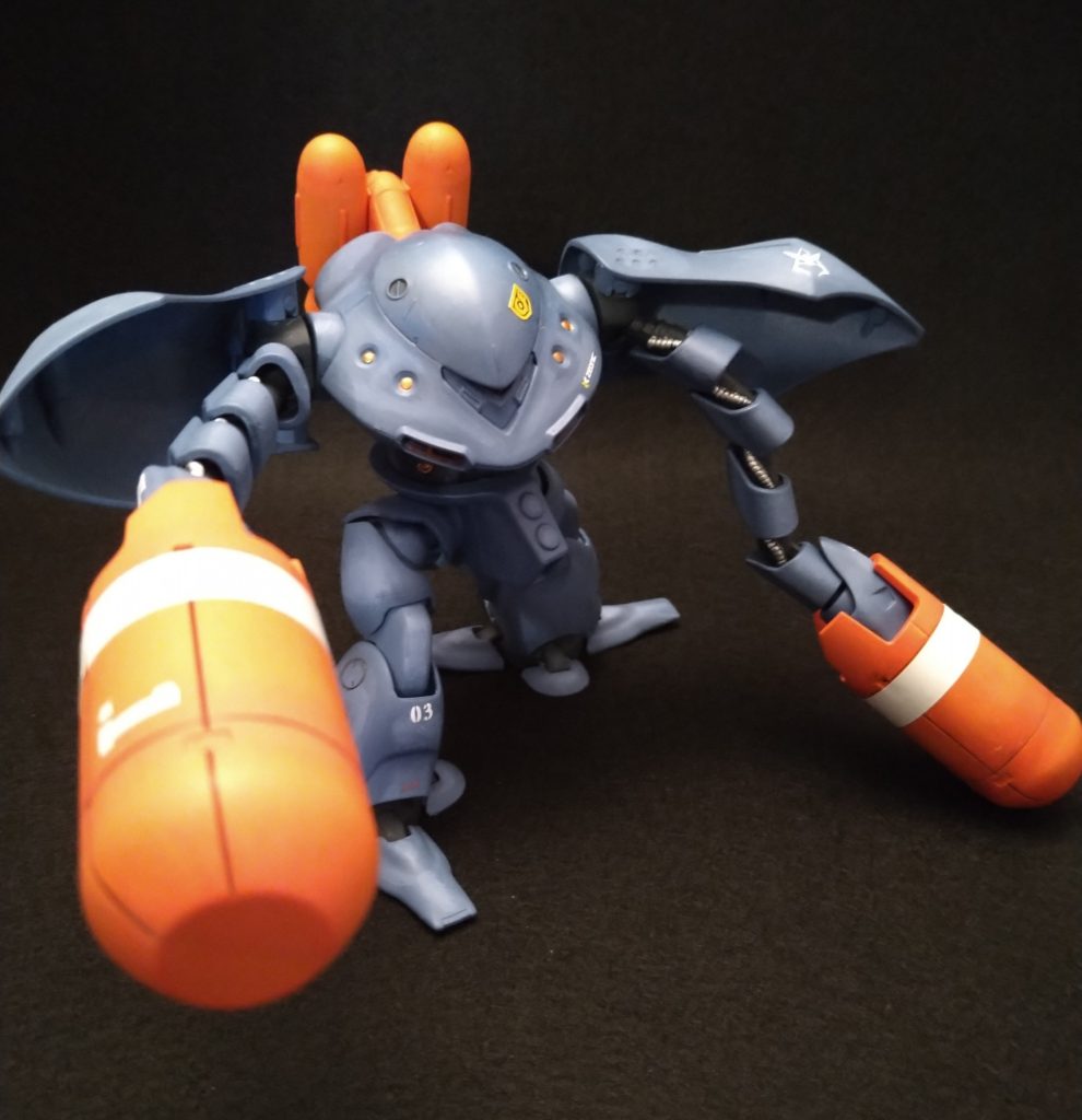 フェアリングユニットの中にハンドミサイル収納です