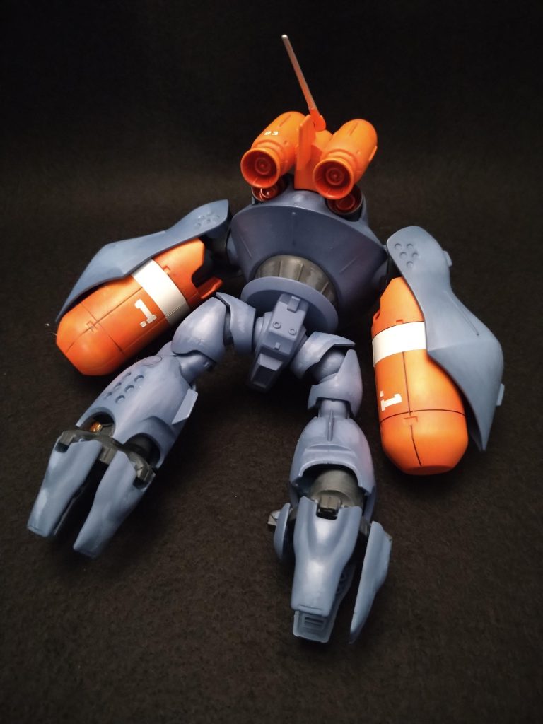 水中をぶくぶくぶくぶく泳いでます