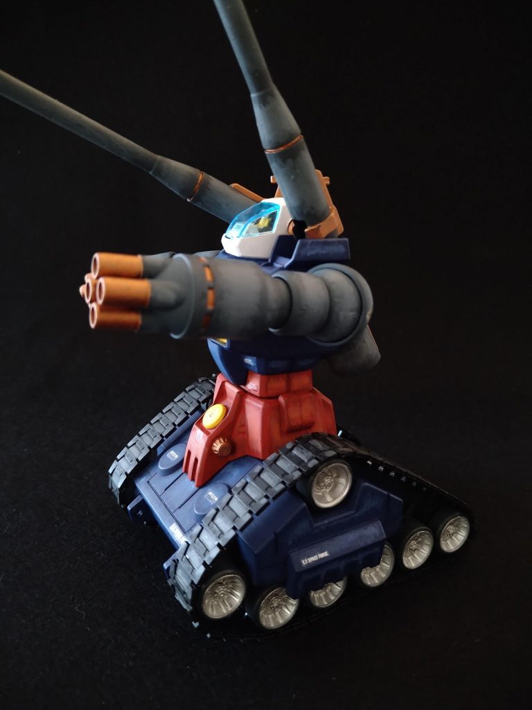 横から。ホイールのシルバーが際立っています。