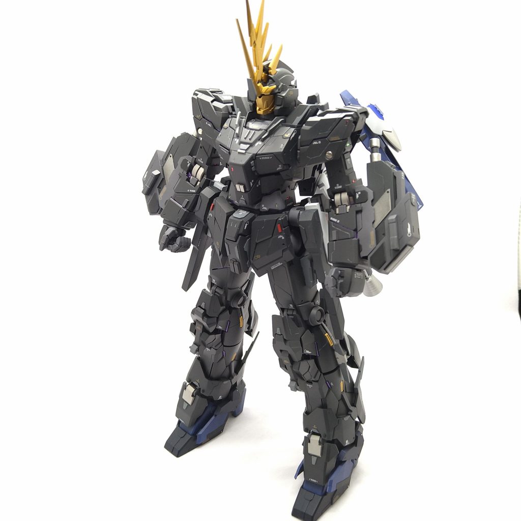 ユニコーンモード状態です。腕の銃とサイドスカートはぷら板で作りました。