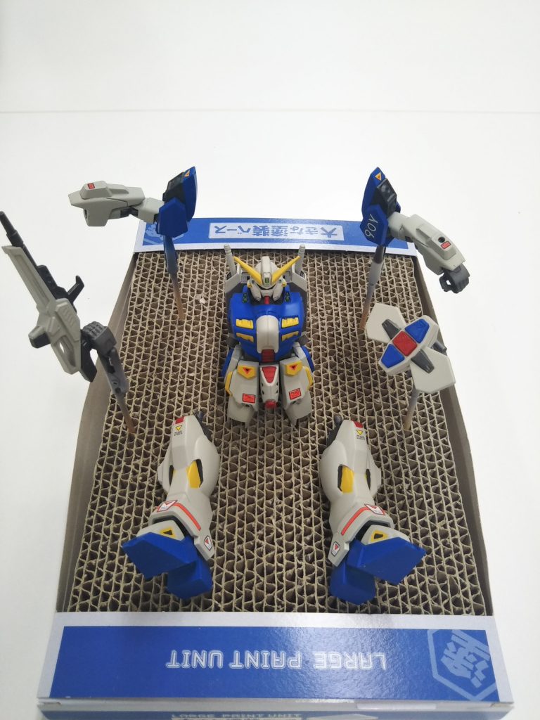 Re/100ガンイージの関節部を移植した事で塗装時の分解も簡単に出来る様になっています。