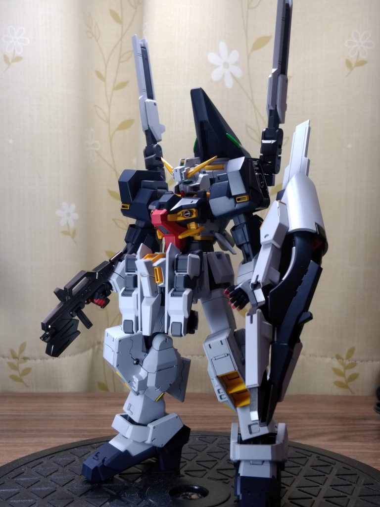 塗装まで完了。水性ホビーカラーでガンダムカラーが発売しましたね。試しに塗ってみました。いい感じです。装甲白:水性ホビー ガンダムカラーホワイト装甲青:水性ホビー ティターンズカラー1+2を混合ダクト黄:水性ホビー ガンダムカラーイエロー+イエローオレンジダクト丸一:水性ホビー メタリックブラック間接グレー:水性ホビー グレー+ブラック