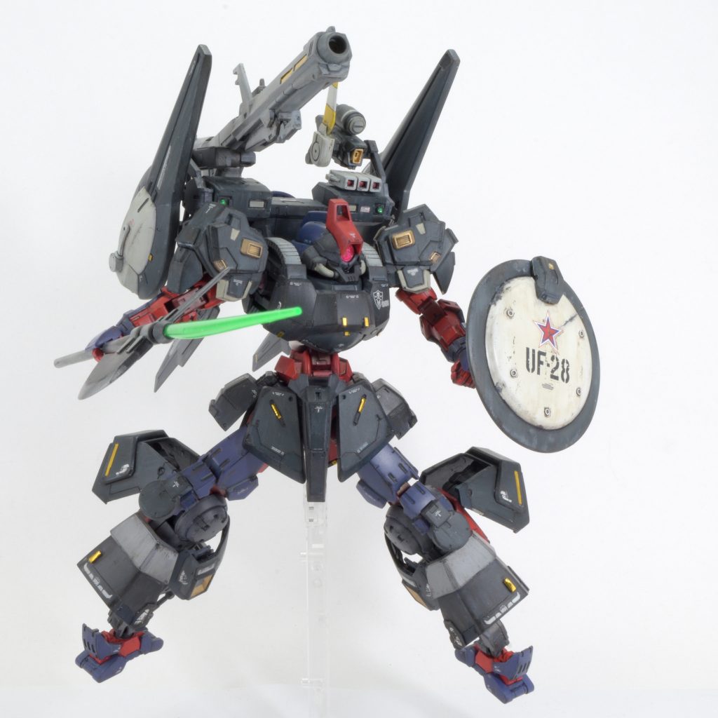 リック・ディアスのもっちりしたフォルムから､メリハリの効いたシルエットに変更。