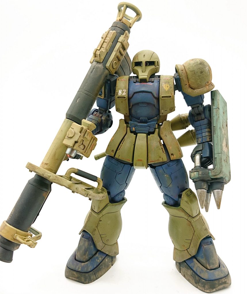 ザクⅠに対してラテーケンバズーカが大きすぎて機体の重量バランスの悪化を招き、歩行制御の補正が追い付かないため、スパイクシールドがカウンターウェイトの役割を果たしているという役割も想定しています。