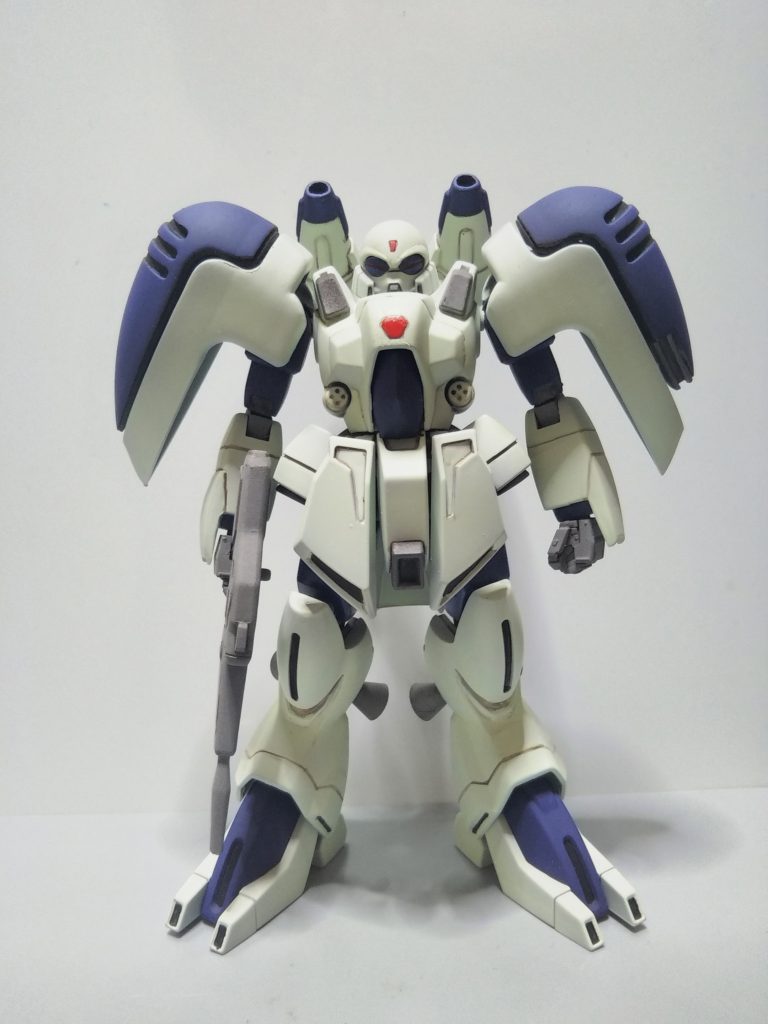 基本的な工作については1体目のゾロアットとほぼ同じです。肩のバインダーの保持力が不足していたので、ポリパーツの仕込み方を変更して広げた状態でも止めておける位にまで保持力を上げてみました。