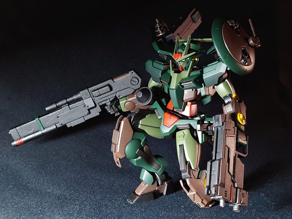 可動範囲は優秀で、膝立ちも問題なく可能。こういうポーズがまた、ミリタリー感が出るところ。