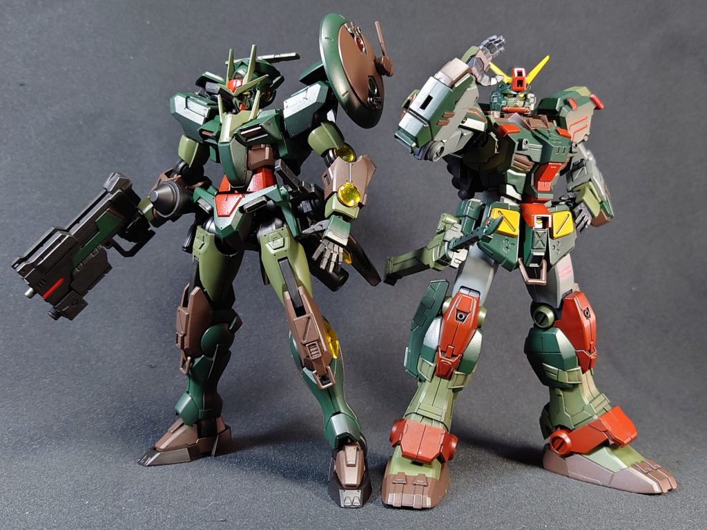 コマンドさんとツーショット。あらためて見ると、ガタイがいいなコマンドって。そして派手(´▽｀)