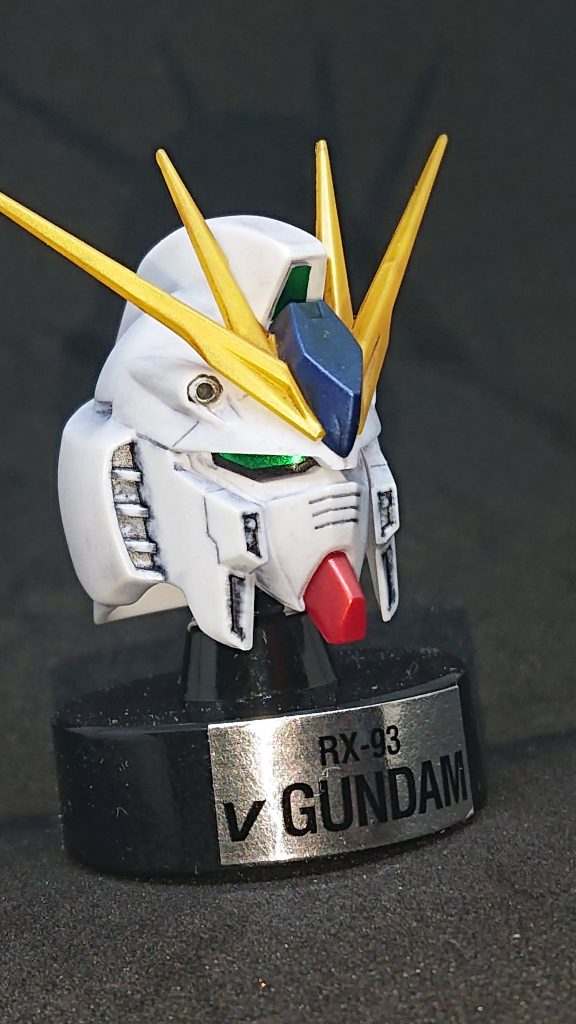 オマケ１番くじRX-93νガンダムヘッドです。以前甥っ子からもらった物を簡単フィニッシュで完成させました。
