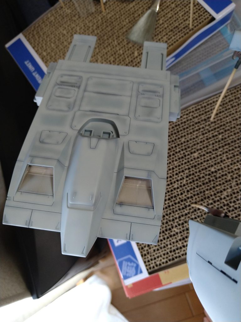 溝の部分はニュートラルグレーVで塗ってます。