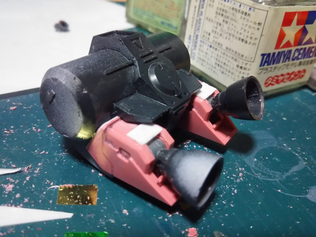 バーニア基部は多分、ジャスティスの腕です。