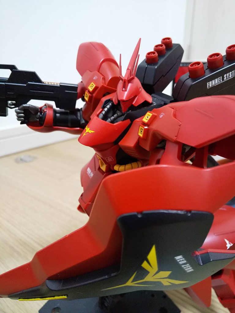 デカールの「FUNNEL SYSTEM」や「NEO ZEON」表記は旧マスターグレード(VerKaじゃない方)参考にしてます。