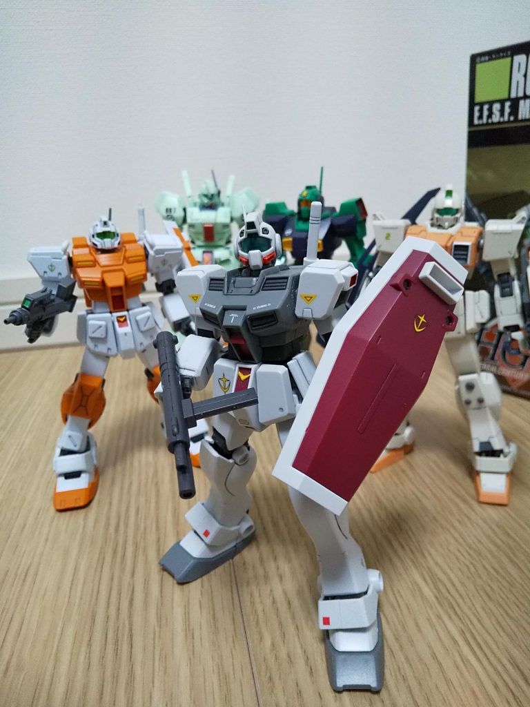 ジム系列を並べてみました。ジム系列で積んでいるのがあと2つほどあります(ジム改、ジムコマンド宇宙用)。