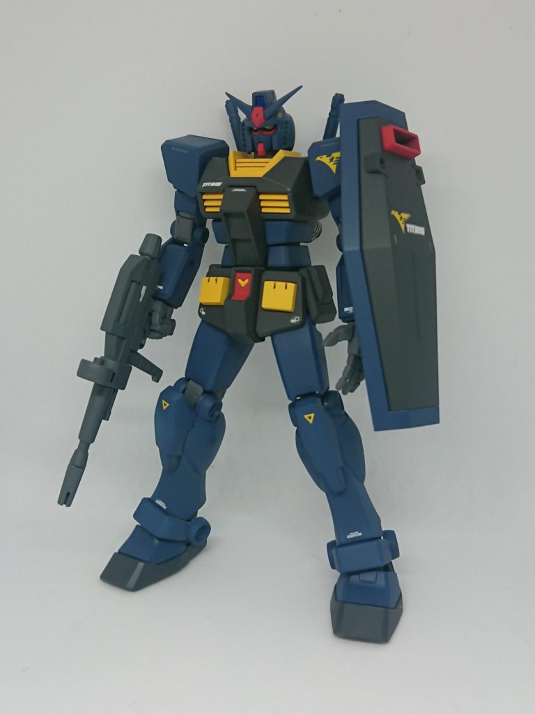 公式の資料とにらめっこしながら、紺色はこだわって調色しました。