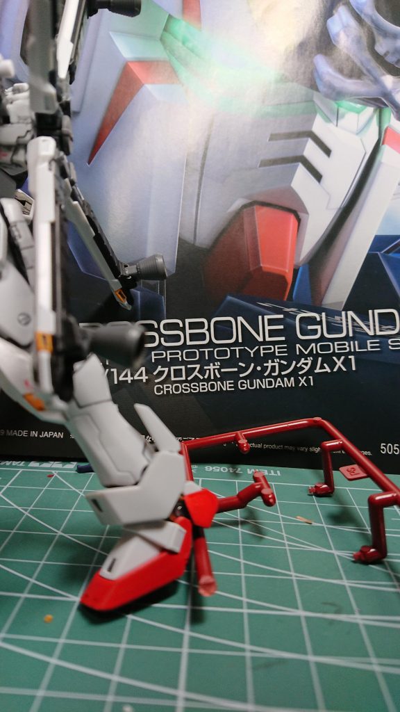 部分塗装こだわり1脚のワインレッド風味が気になったのでシャインレッドに変更しました。