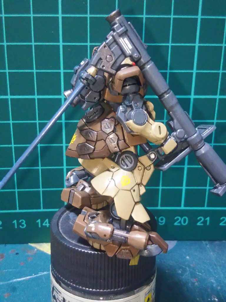 UC版のつもりだったので、サーベルは右側に移動してます。