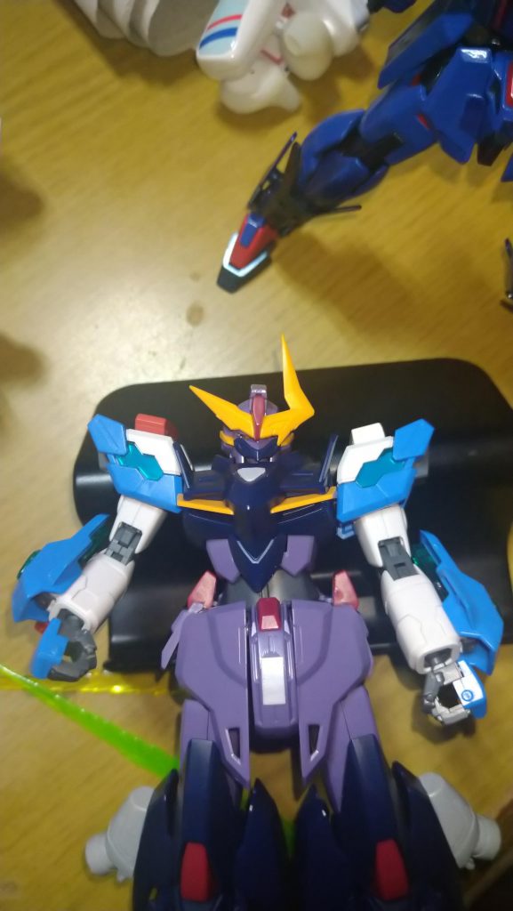不安になりながらヘリオスとゼルトザームのパーツに色々と貼ったりしてました…