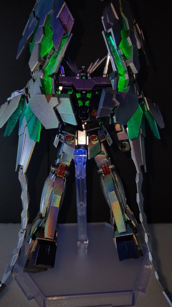 サイコフレームは蛍光塗装したものの撮影難しく。。