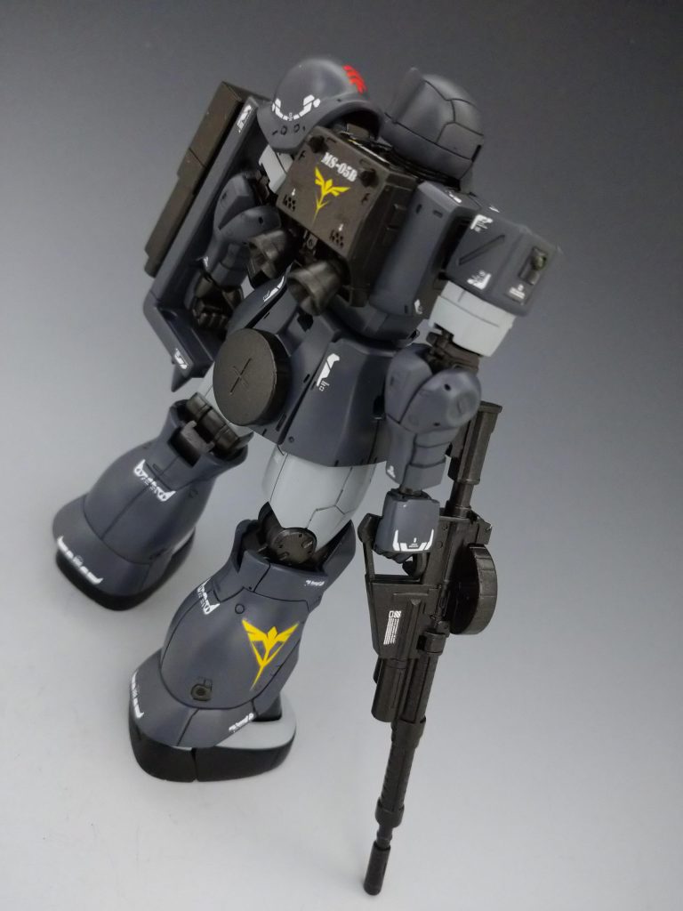 今回は購入したはいいけどもて余してたネオジオンのデカールを使用。ネオジオンに所属しているで旧ザクとなんともコメントに困る機体になりました(笑) 