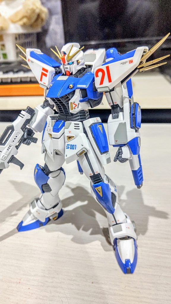 最初はF-90カラーにしようと思い青く部分塗装したんですがしっくりこず腰のパーツを赤に戻しました。差し色って大切なんだなと改めて感じました笑最後まで読んでいただきありがとうございました!!