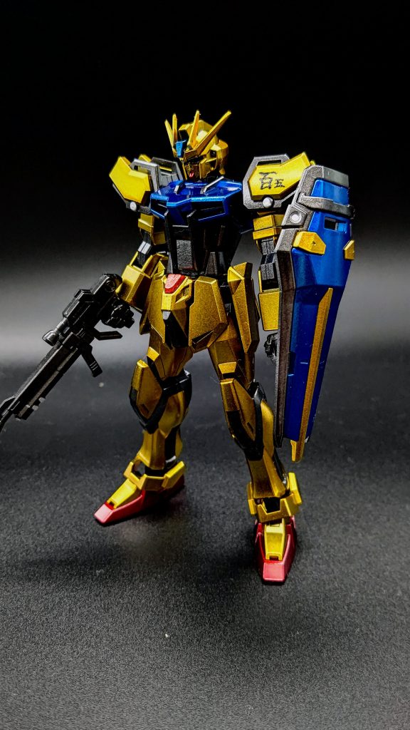 塗装と肩の文字を書いただけの簡単仕上げです。腹の部分はライズカインを参考に灰色にしました。