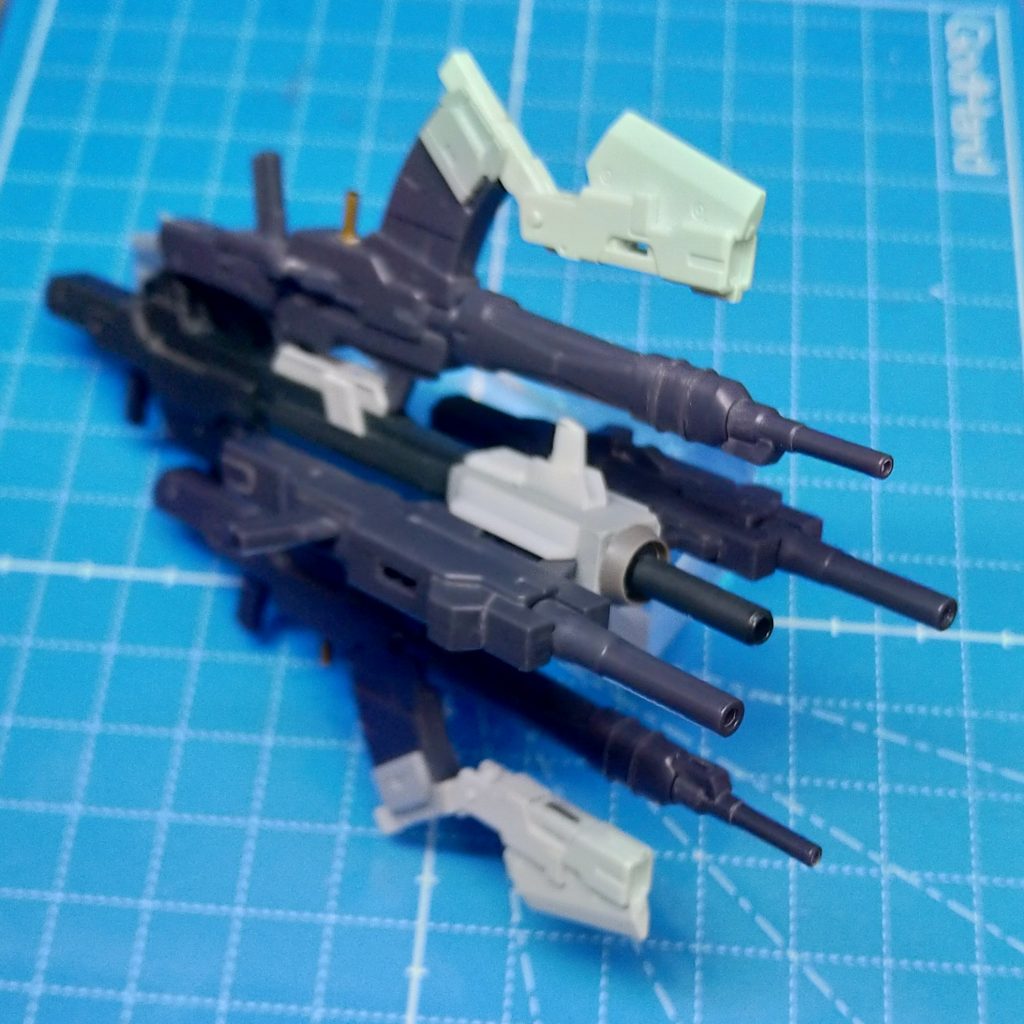 また、セブンガンを合体させる為に各所にプラ板製の挟み込みパーツを取り付け、それっぽいディテールも追加しました。