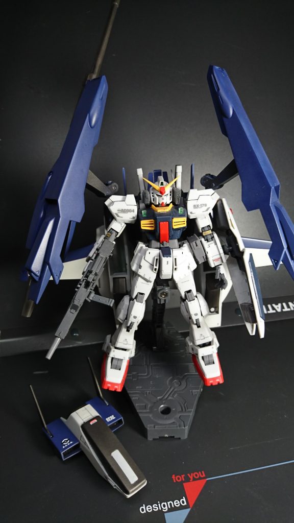 RGガンダムMk-Ⅱと合体と言うか、憑依状態。マスキングテープで仮固定してみました。ロングライフル長すぎて持てませんでした。御覧頂きありがとうございました。