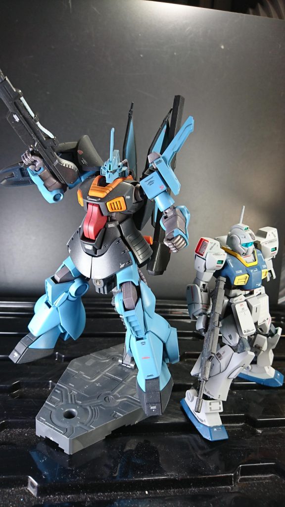 同世代のMSとして手持ちのネモとツーショット。ネモは配置時に腕部が脱落しました！ダメージ表現として劣勢なネモを援護するディジェといったイメージです。御覧頂きありがとうございました。