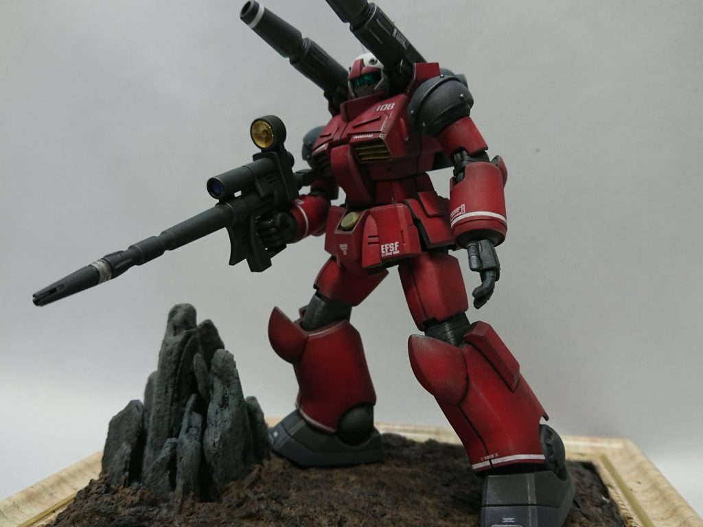 首は短く加工、襟首は大きく加工しています。