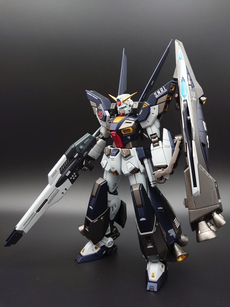 F90もシンプルでかっこいいですがミッションパックを取り付けると一気に今どきガンダムになってこれはこれでかっこいいと思います。