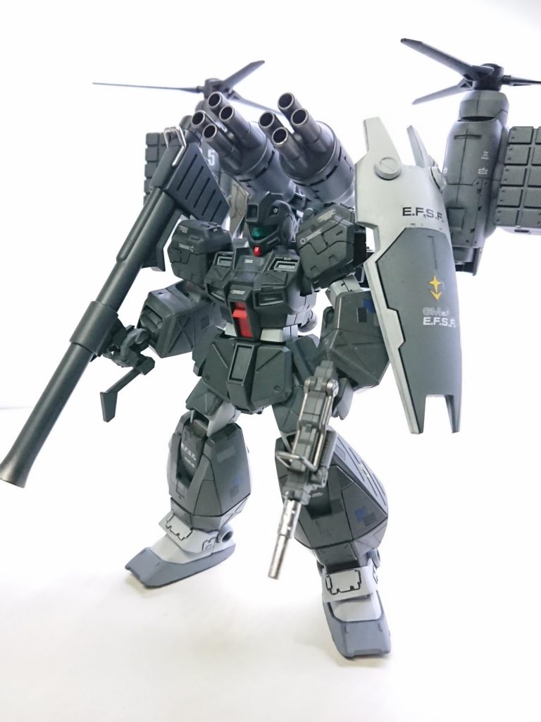 ジムコマンドの重装備試作実験機ジムコマンドをベースにオーガスタ研究所の技術者主導で改修が行われている。複数の追加装甲を組み合わせ、機体の剛性を向上させつつ、追加ユニットによって戦術の幅を広げる目的で改修されている。S型装備と呼ばれるタイプのユニットは、おもに火力と対空戦闘能力の向上を目的とした構成になっている。ベースとなった機体とパイロットは同部隊所属のものと同じ、一年戦争時北米大陸に展開した非公式部隊所属とされている。ジオン残党を狩る猟犬の意と、ダークグレーを基調とするカラーリングから「グレイ・ハウンド」の通称が用いられる。