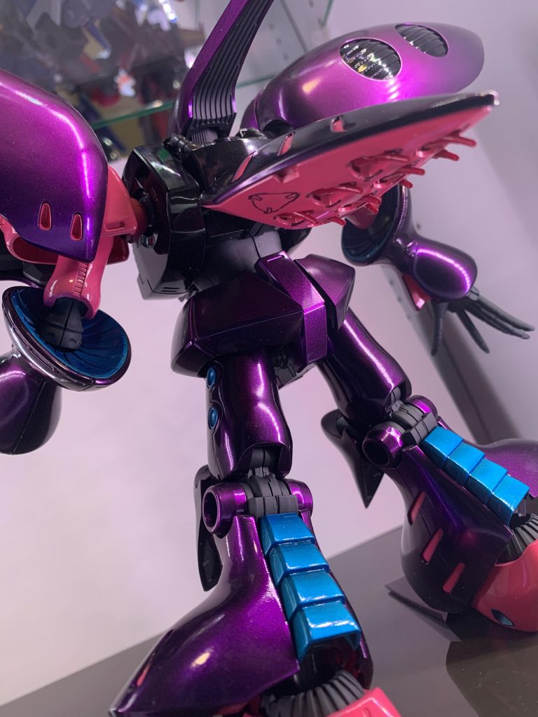 パープル→光沢黒下地　アメジストパープル(クレオス)　　ブルー→光沢黒　シルバー　クリアーブルー(クレオス)ピンク→ブリリアントピンク(ガイア)黒→ウィノーブラック(クレオス)ファンネル→マルーン(クレオス)関節→スーパーヘヴィ(ガイア) 