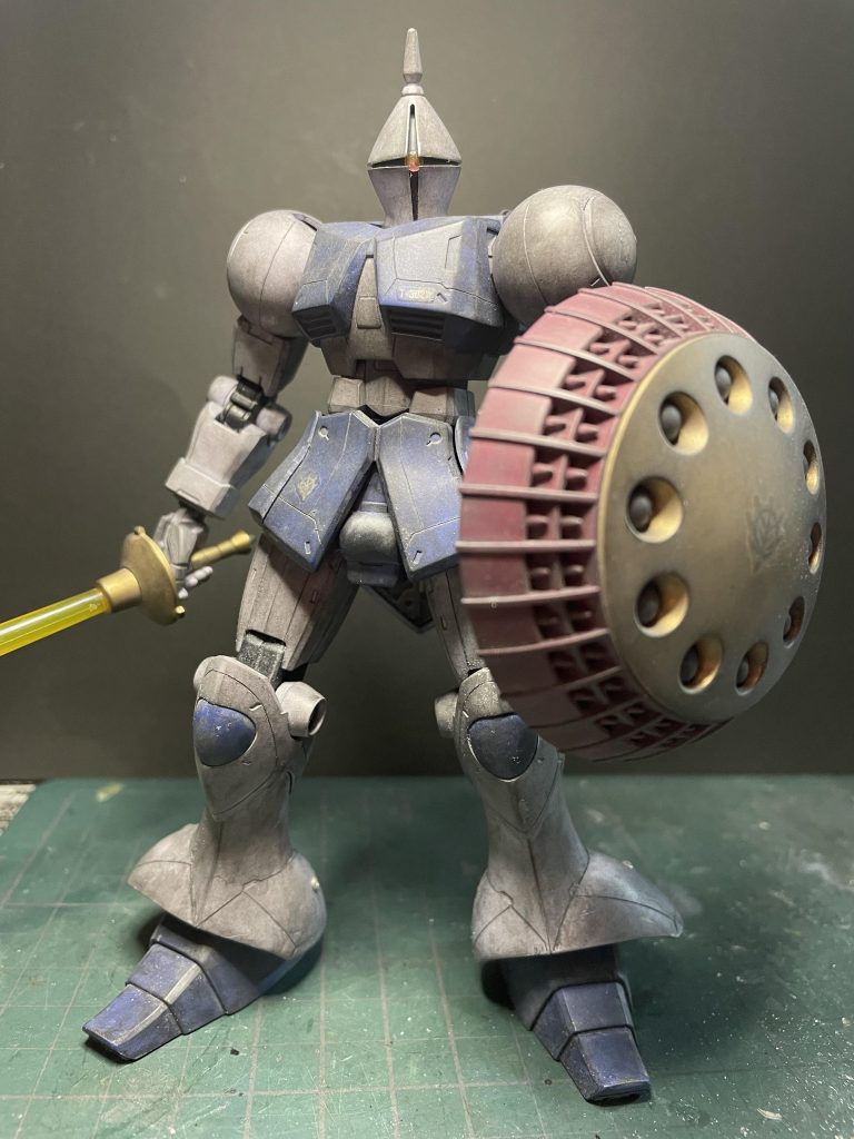 デカール、ウェザリングした状態。デカールを貼り一度エアブラシでつや消し吹いた後ウェザリングをしました。今回ウェザリングに使ったのはタミヤカラータミヤウェザリングマスターMr.カラーウェザリングカラーを2色ウェザリングカラーをベースにしてウェザリングマスターで補い最後にウェザリングマスタースノーを使って全体をブラッシングしました。