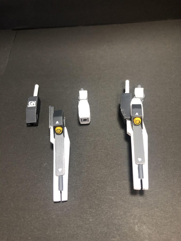 背面装備は余ったOガンダムの腕を中心に作りました。腕以外はほぼプラ板プラ棒のスクラッチです。