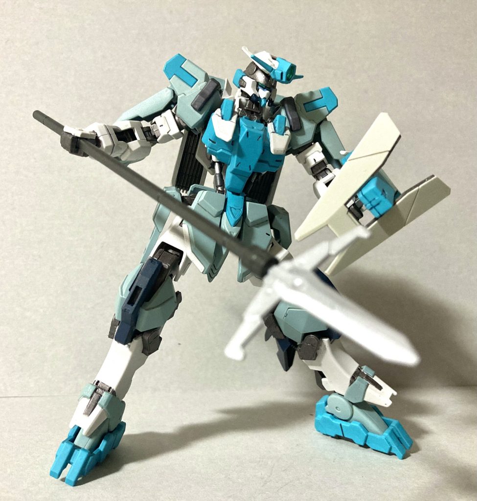 アクションポーズ。ベースとしては、頭部、手足をアスタロト、胴体はバルバトスルプス。ケルディムサーガの装甲を付けつつ、足首はストライカージンクス、フロントスカートはSEED系だったかな?のジャンクから。