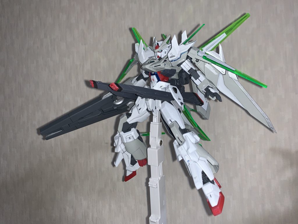 腰部ドッズキャノンダイダルバズーカの取り回しを考慮し、フリーダムのレールガンの砲身を詰めて流用。