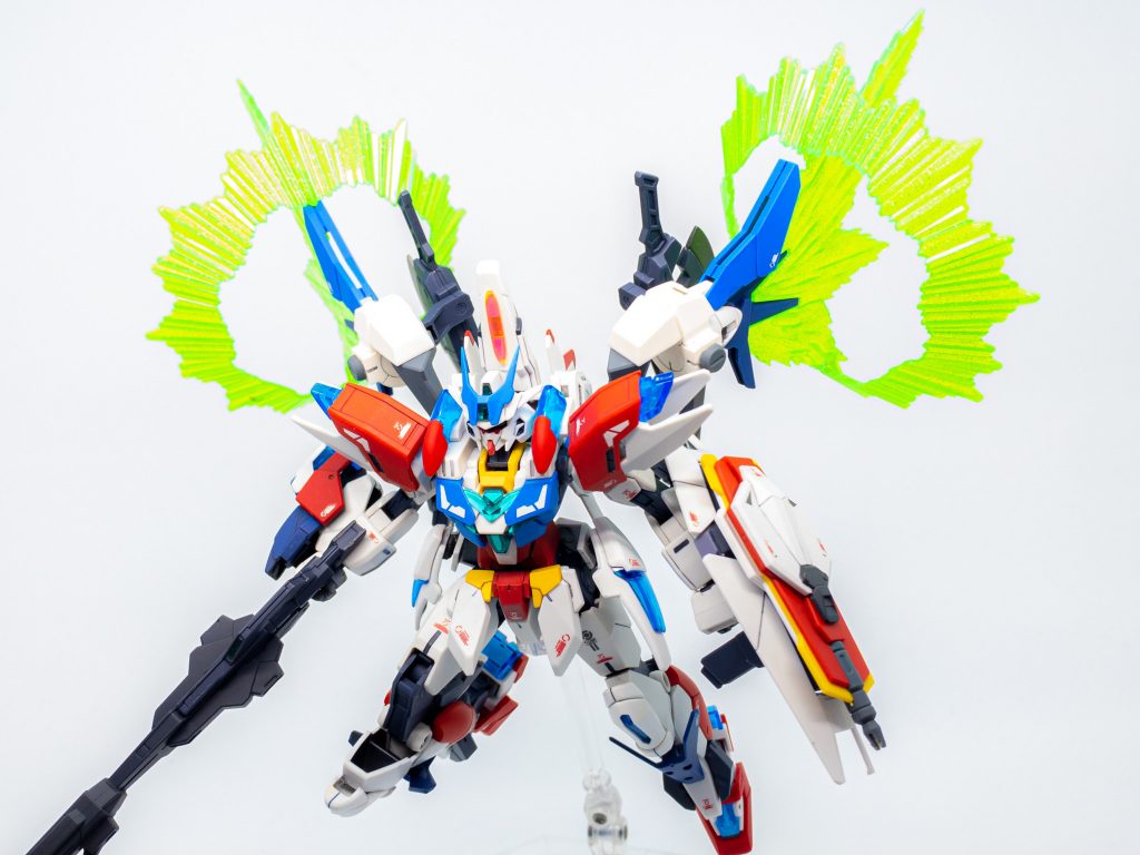 アブゾーブシールドで吸収したエネルギーをディスチャージすることでスカイドライヴユニットから光の翼を展開。超高速での飛行が可能となる。