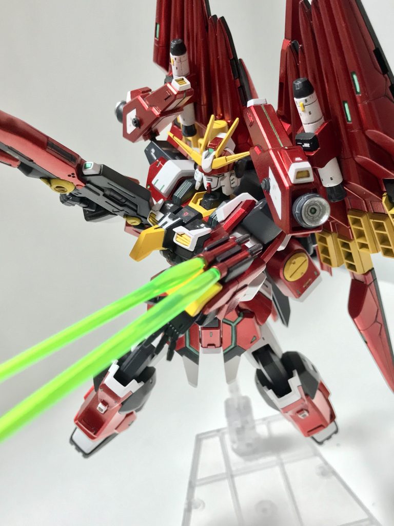 腕に装備されているビームサーベルユニットは様々な使い方ができる