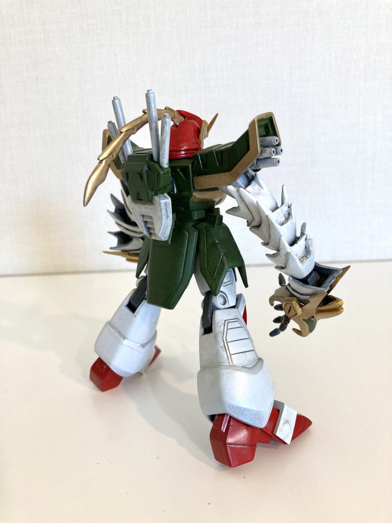 バックショット。やはり兜のフチを広げてカッコ良くなったと思います。