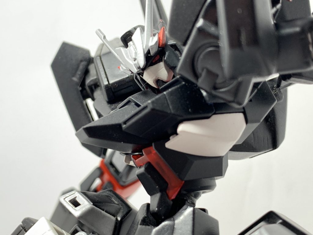 最後は胸部アップで〆。以下、設定になります。ガンダムブラックランサー形式番号:AGE-XXXX/L武装:ドッズランサー×1 シールド×1 ビームサーベル×4ガンダムビルドダイバーズ Revival Memories設定フォース〈REVIVAL〉がミッションをこなしていた時に襲撃された際の謎のガンプラの一機。雲雀ヶ丘 逢衣の制作した